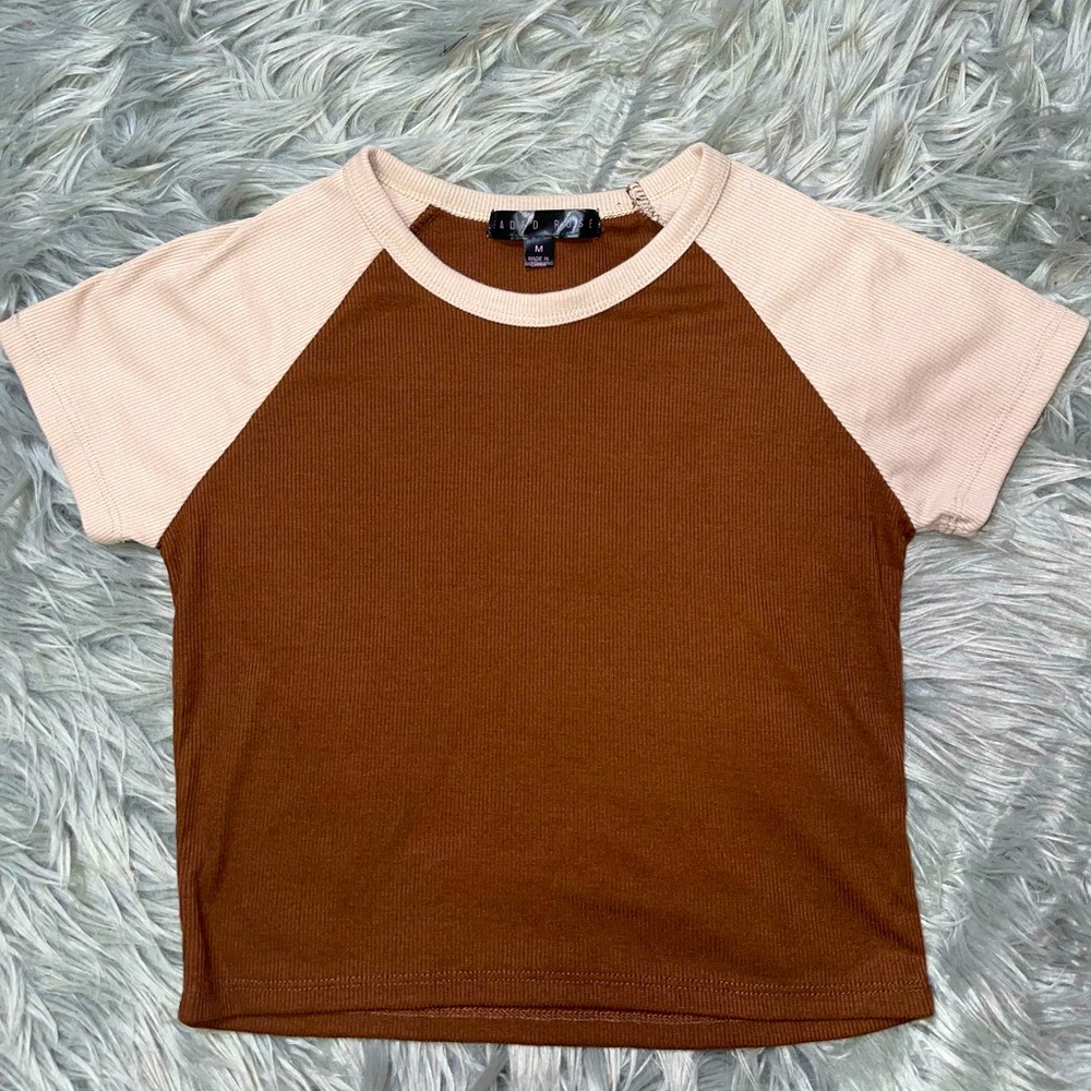 FADED ROSE Cropped brown & tan tee